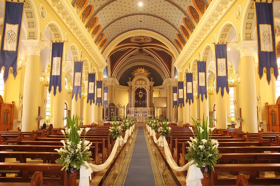 Top 5 flores para decorar la iglesia en una boda